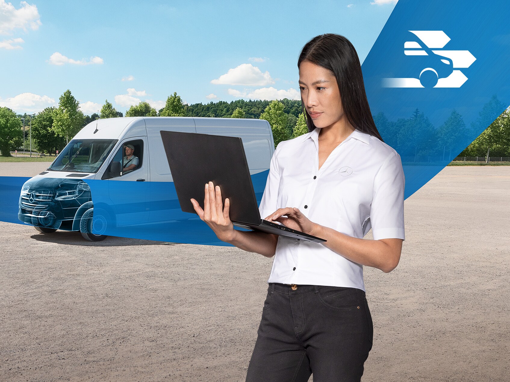 Kvinna med en bärbar dator står framför en vit Mercedes-Benz transportbil.