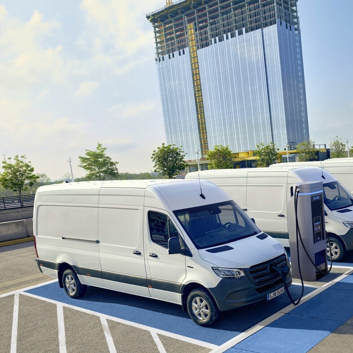 Mercedes-Benz eSprinters laddas