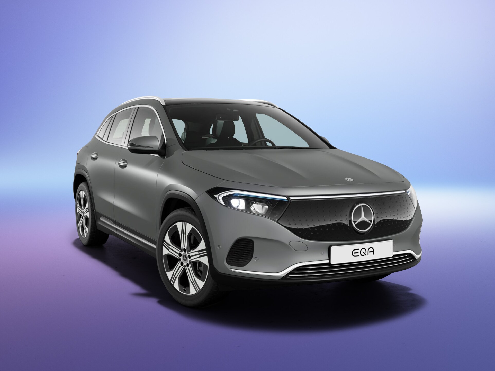 Mercedes-Benz EQA SUV på purpur bakgrund