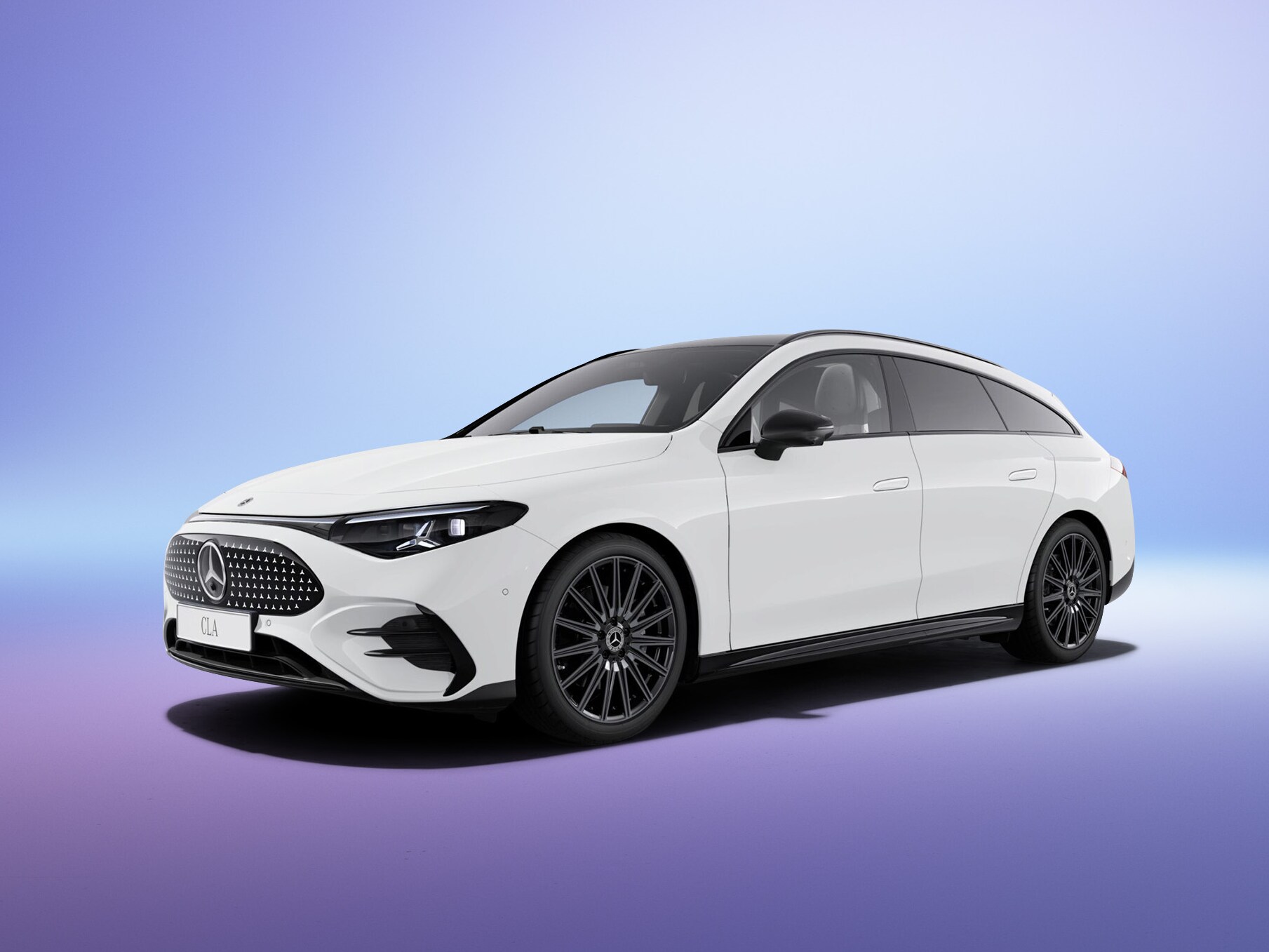 Vit Mercedes-Benz CLA Shooting Brake med EQ Technology sedd snett framifrån