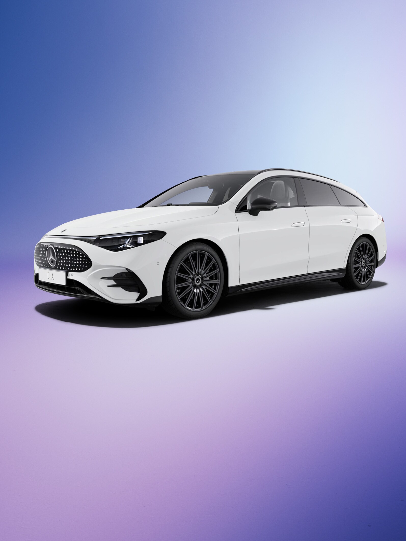 Vit Mercedes-Benz CLA Shooting Brake with EQ Technology sedd snett framifrån