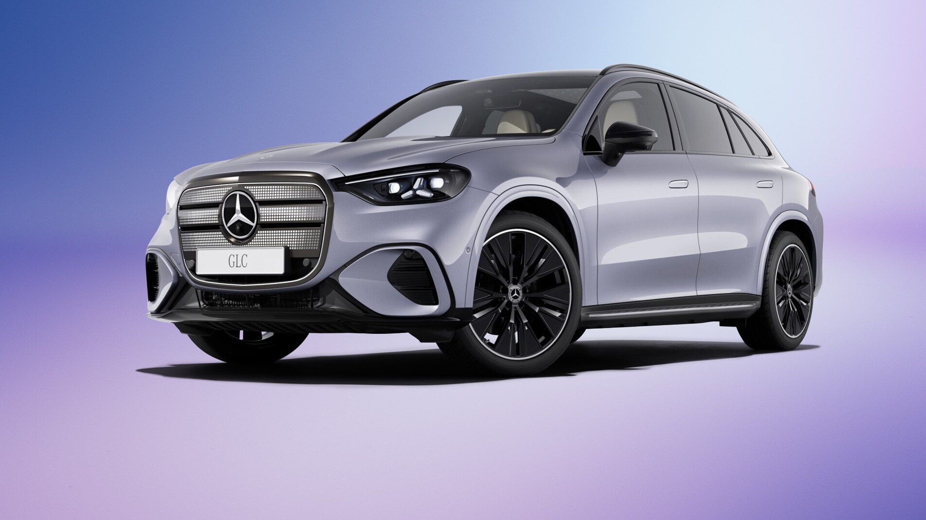 En röd Mercedes-Benz CLA with EQ Technology sedd direkt framifrån