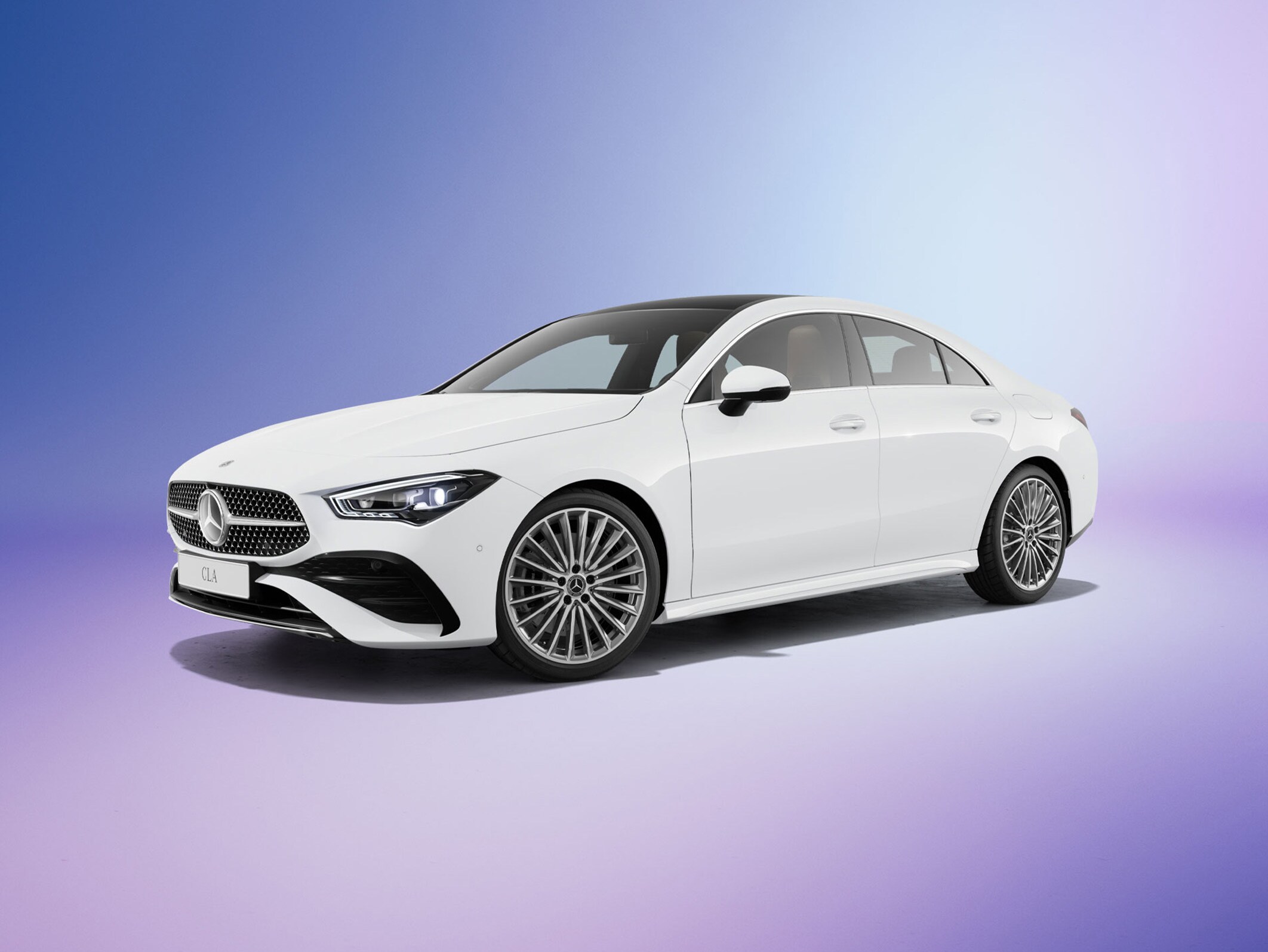 En vit Mercedes-Benz CLA Coupé Special Edition sedd från sidan.