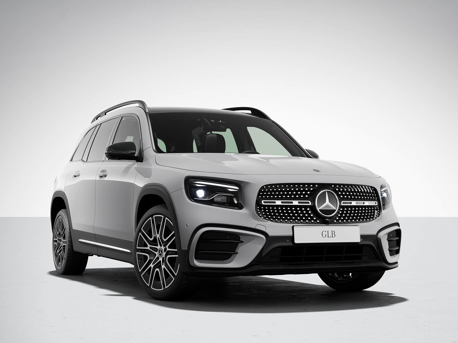 Mercedes-Benz GLB SUV sedd snett framifrån