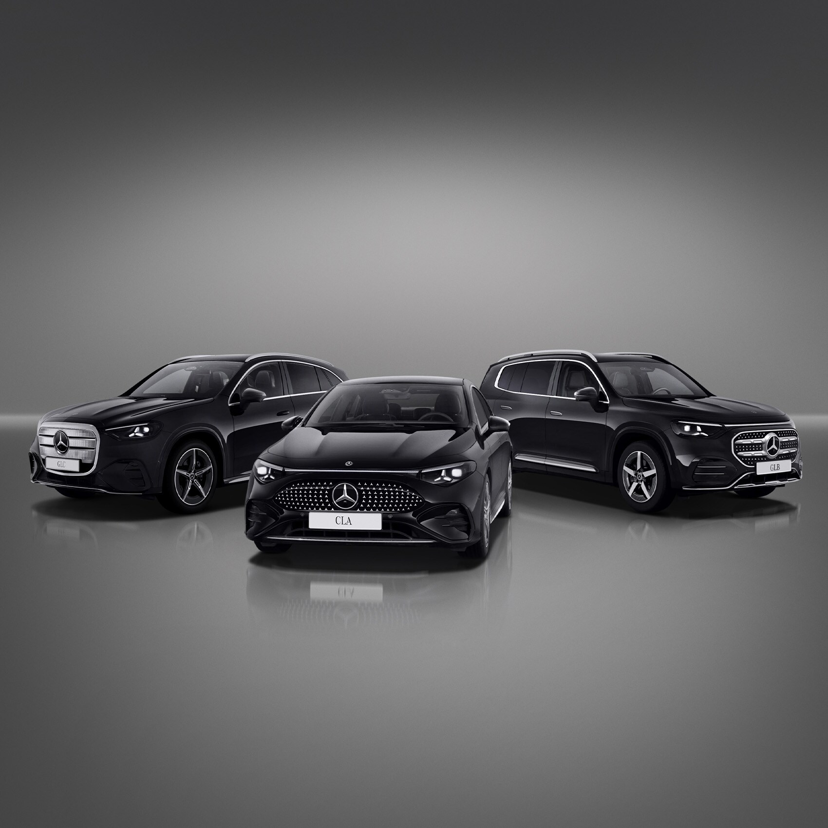 Nya Mercedes-Benz CLA, GLB och GLC i svart står uppradade