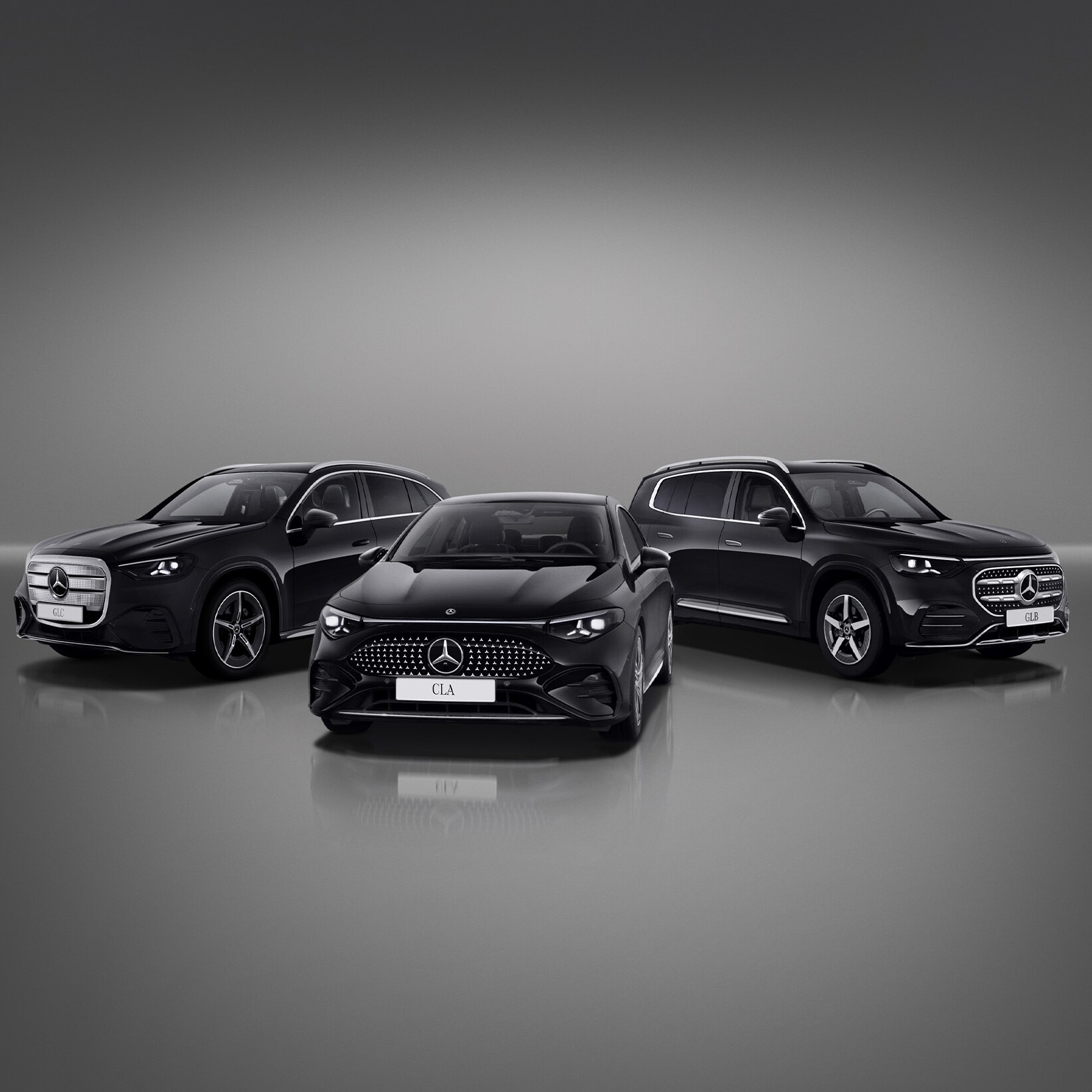 Nya Mercedes-Benz CLA, GLB och GLC i svart står uppradade