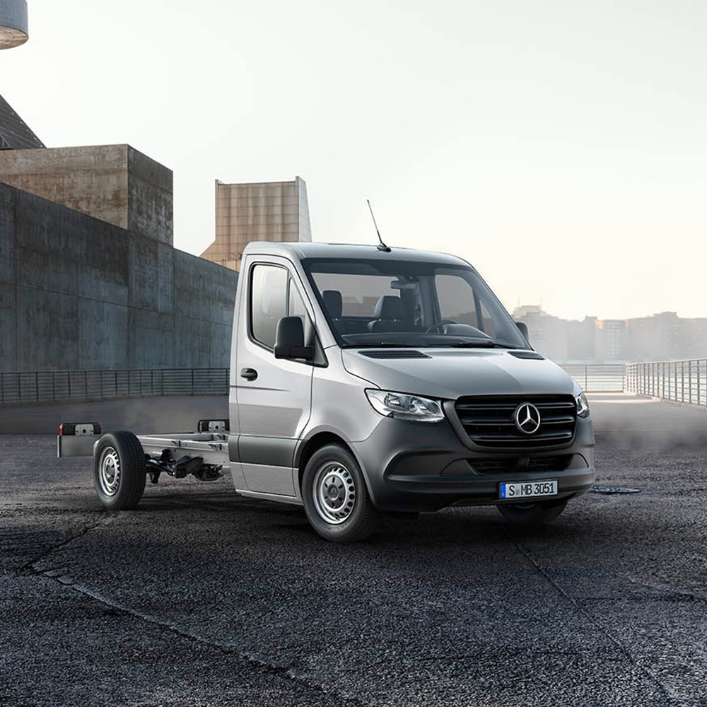 Distributionsbilar | Arbetsbilar | Mercedes-Benz Transportbilar Sprinter Chassi från Mercedes-Benz sedd snett framifrån