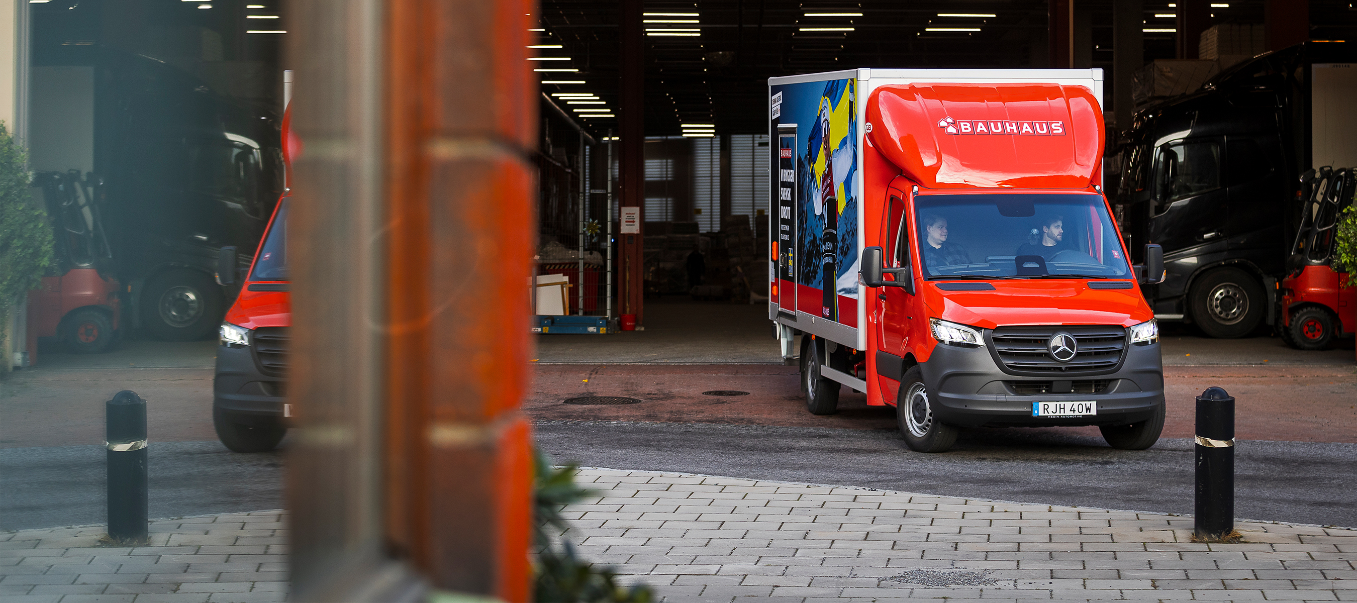 Bauhaus | Mercedes-Benz Transportbilar Mercedes-Benz eSprinter från Bauhaus sedd rakt framifrån