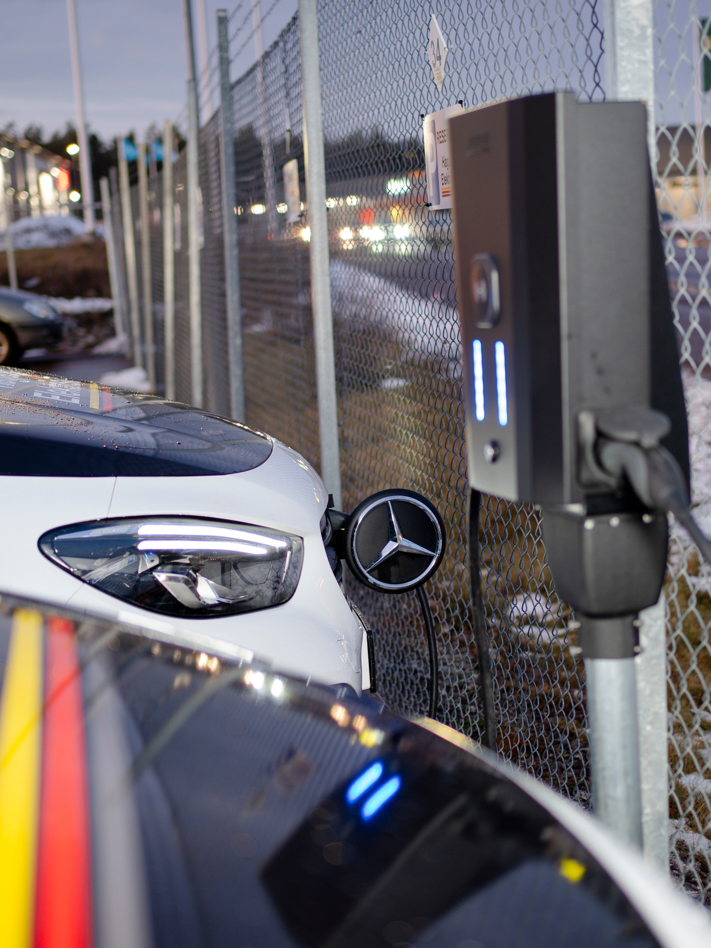 En Mercedes-Benz eCitan som laddas hos Hagabergs El