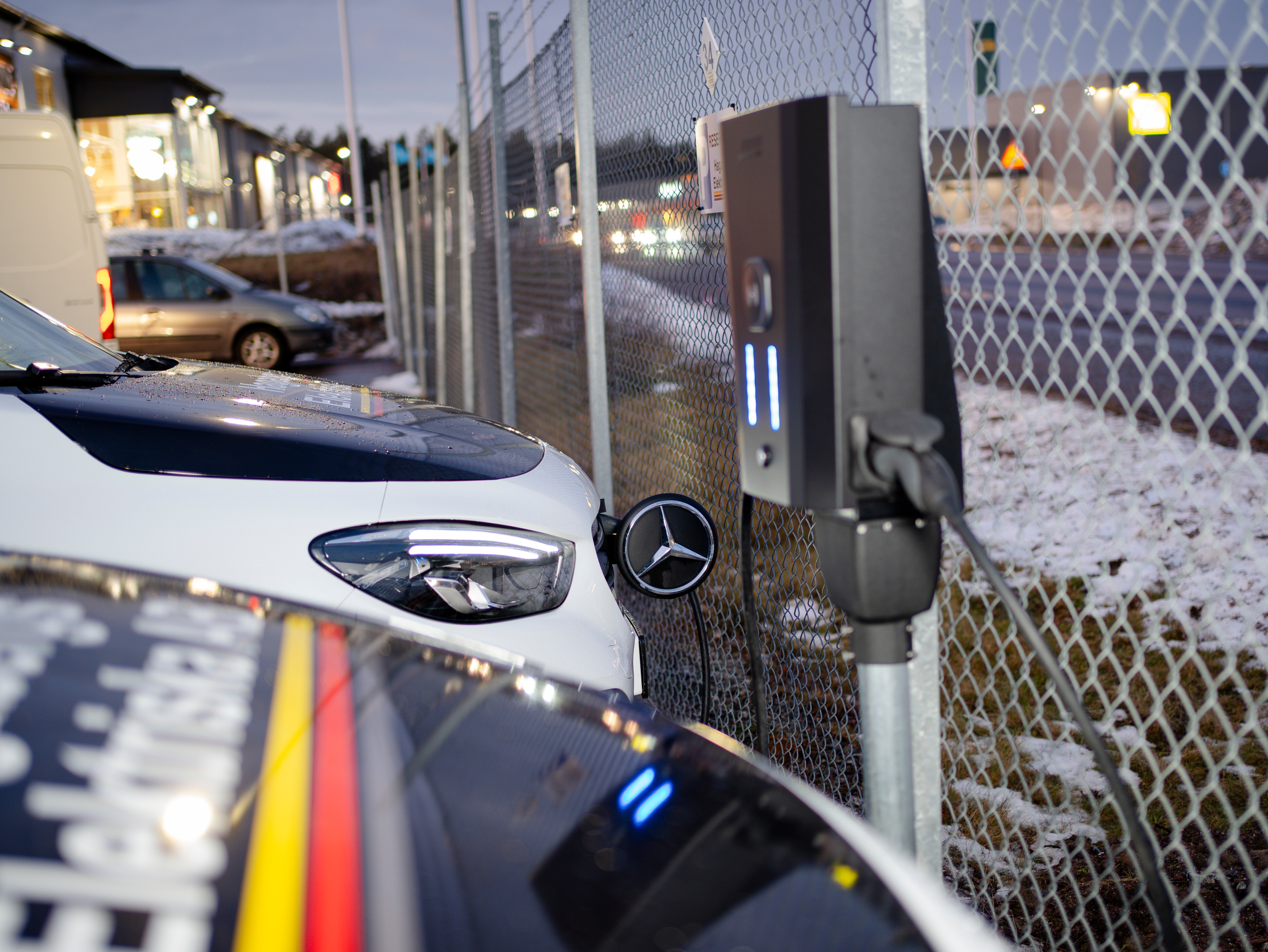En Mercedes-Benz eCitan som laddas hos Hagabergs El
