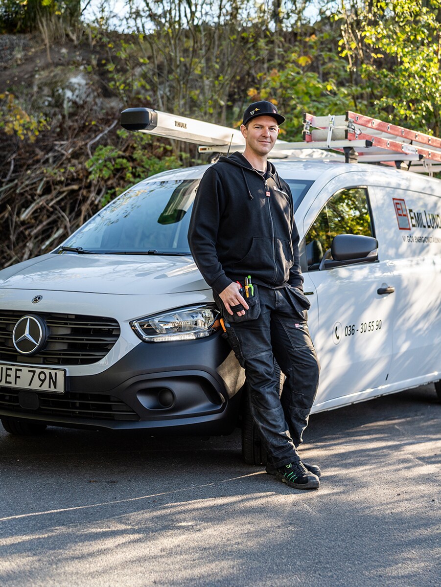 En Mercedes-Benz eCitan och anställd från Emil Lundgren