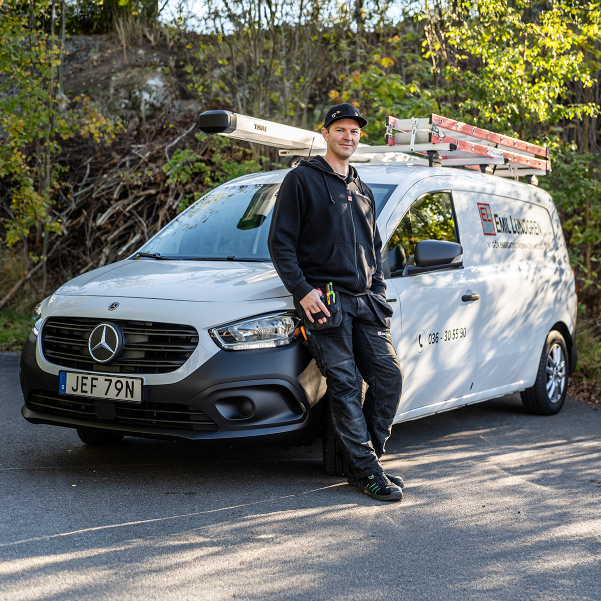 Emil Lundgren | Mercedes-Benz Transportbilar En Mercedes-Benz eCitan och anställd från Emil Lundgren