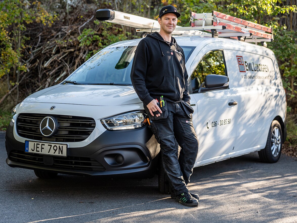 En Mercedes-Benz eCitan och anställd från Emil Lundgren