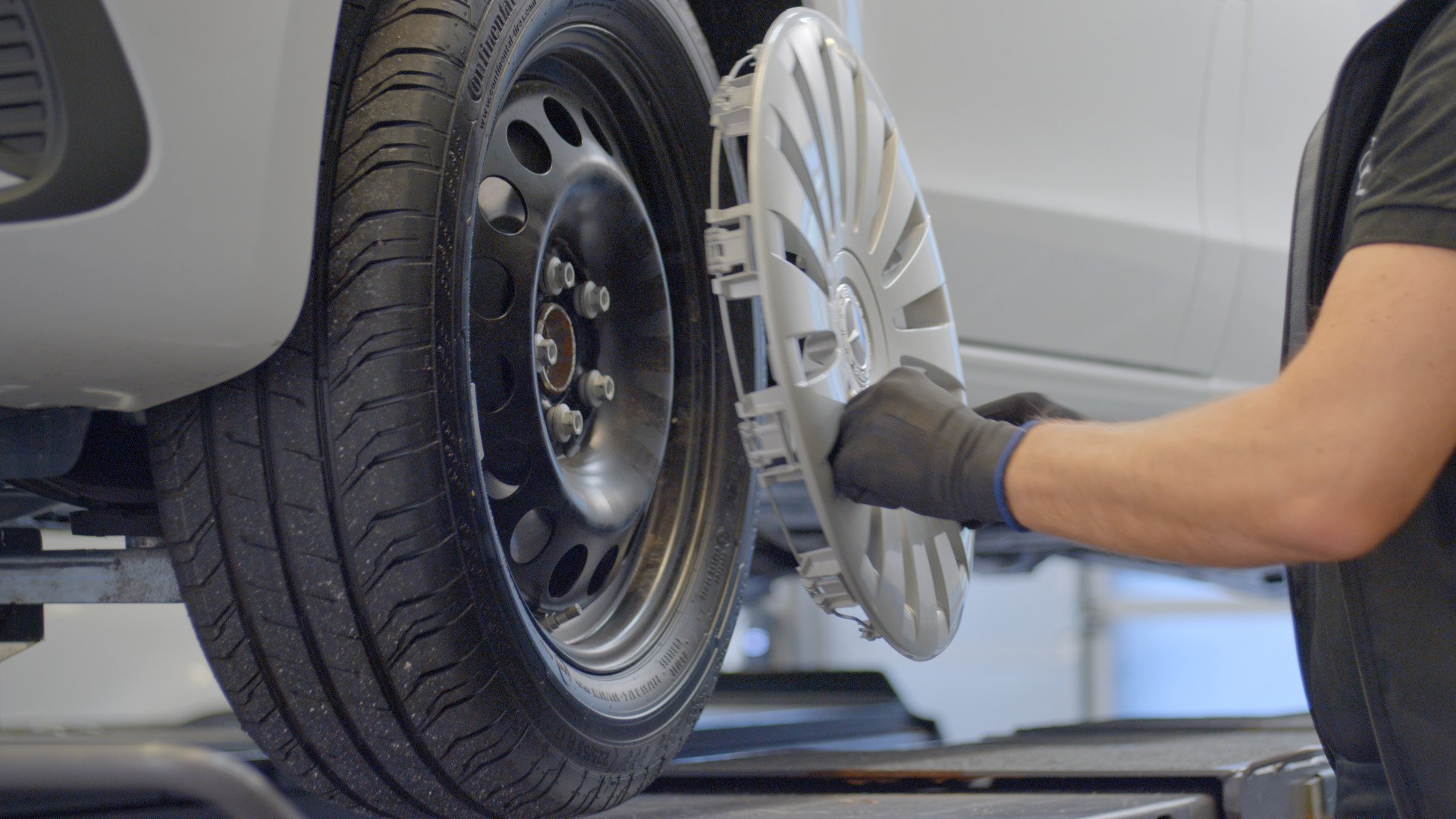 Orginalhjul | Mercedes-Benz Transportbilar Fälgar byts på Mercedes-Benz transportbil