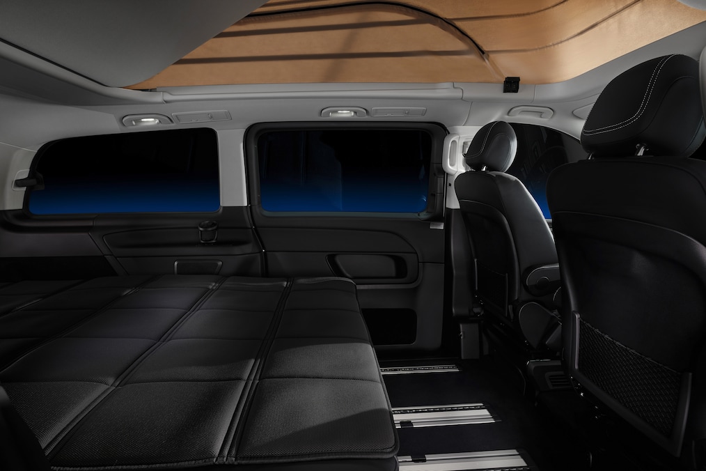 Det tresitsiga sätet som komfortbädd i V-Klass Marco Polo HORIZON.