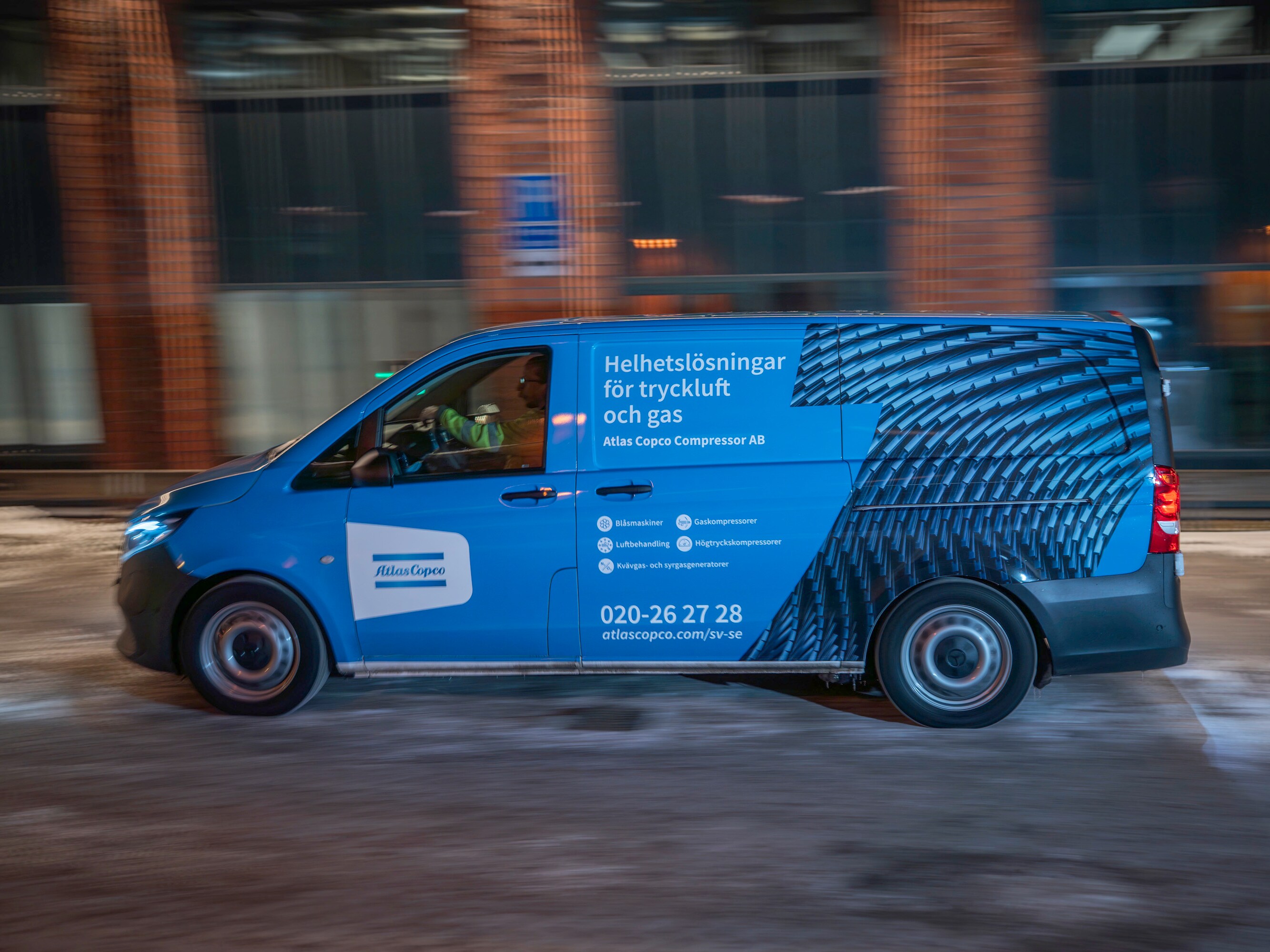 Eldriven Mercedes-Benz eVito från Atlas Copco kör