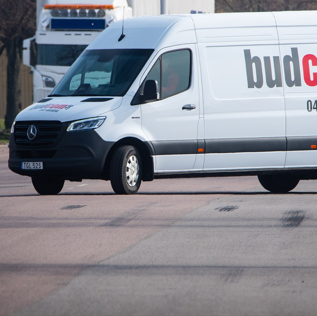 Mercedes-Benz eSprinter från Budcom kör
