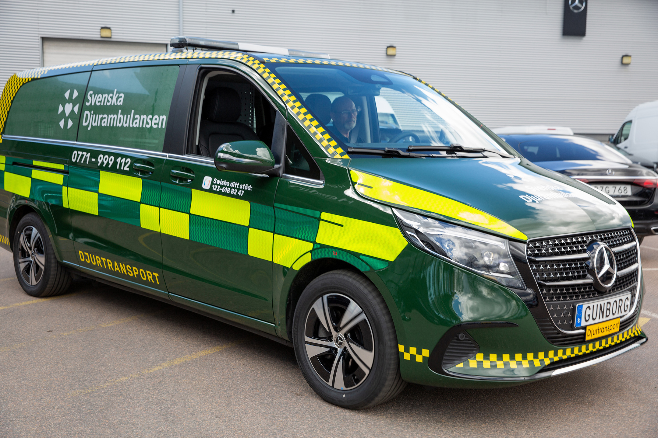 Svenska Djurambulansen | Mercedes-Benz Transportbilar En djurambulans byggd på Mercedes-Benz V-Klass.
