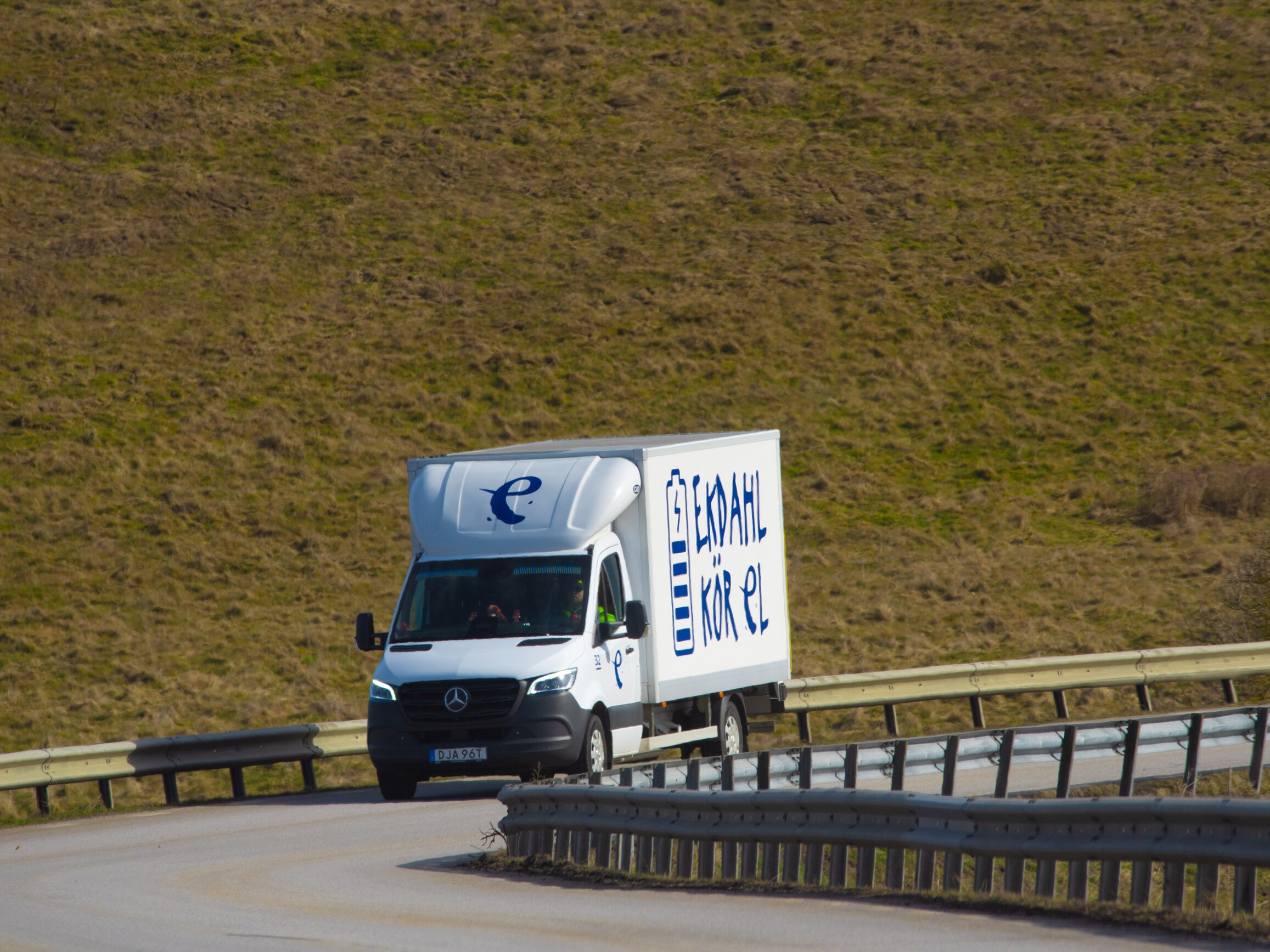 eSprinter från Ekdahl Miljö körandes i brösarps backar