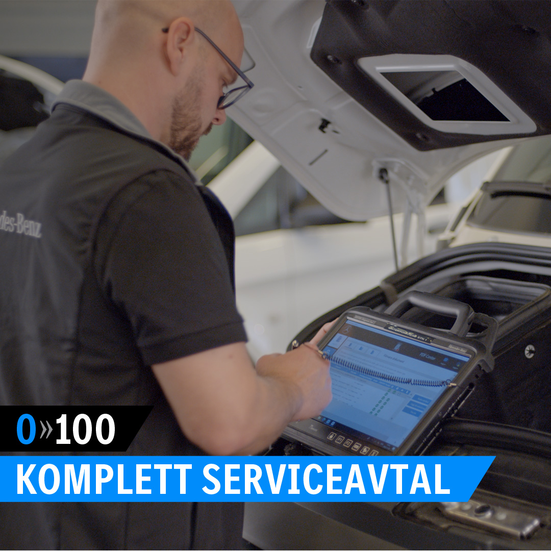 Komplett serviceavtal 0-100 | Mercedes-Benz Transportbilar Mercedes-Benz tekniker framför en eldriven eSprinter