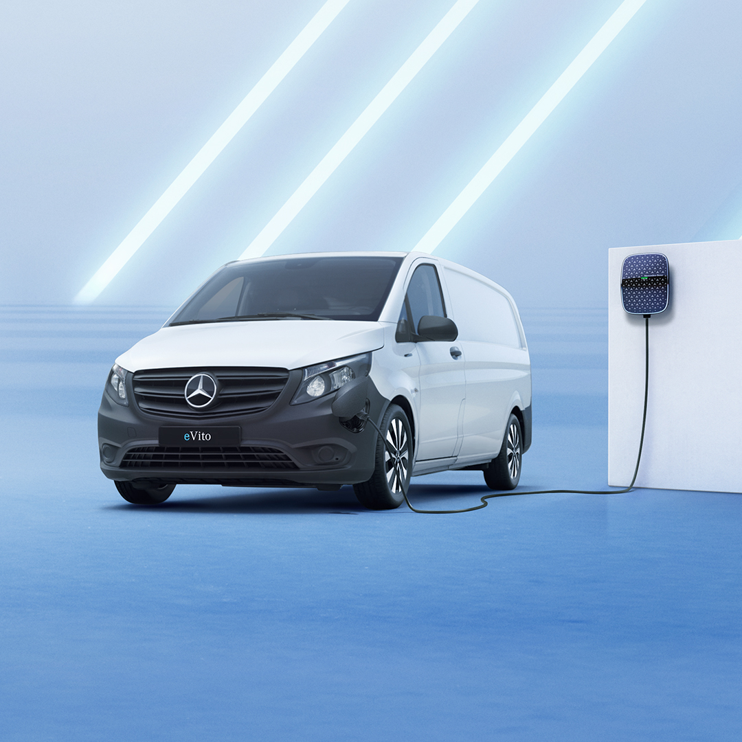 eVito Skåpbil | Smarta vintertips | Mercedes-Benz Transportbilar Vit eVito Skåpbil från Mercedes-Benz laddas vid en wallbox