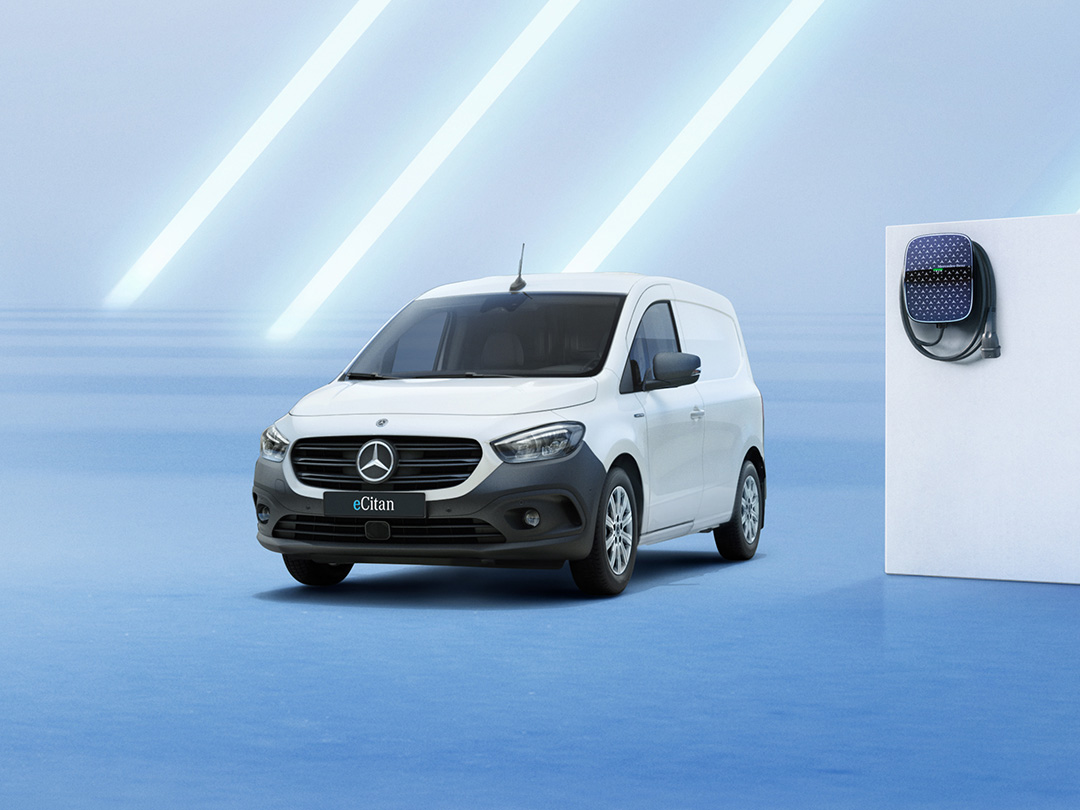 Leasing | Citan Skåpbil | Mercedes-Benz Transportbilar Vit eCitan Skåpbil från Mercedes-Benz bredvid en Wallbox.