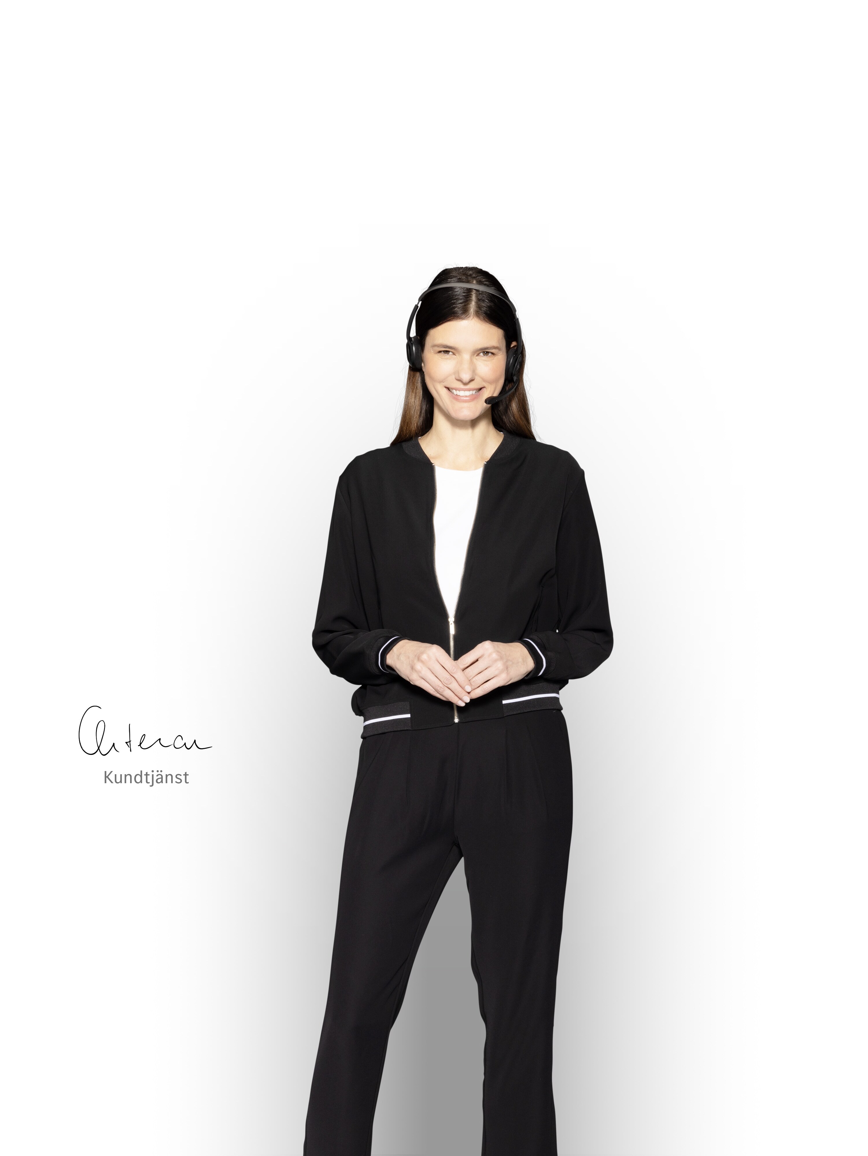 En kompetent supportmedarbetare som ler.