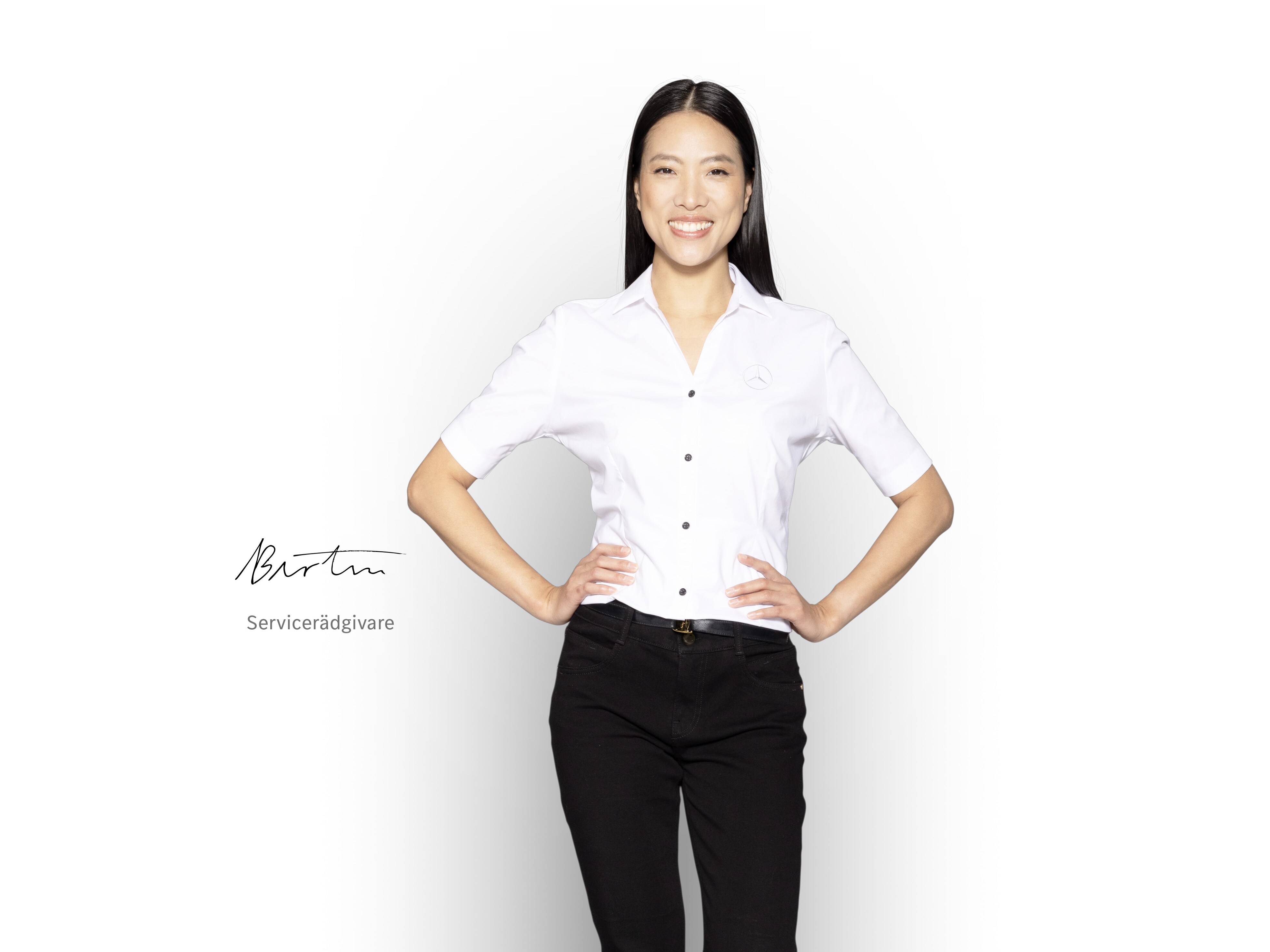 Mercedes-Benz servicerådgivare redo att hjälpa till med att boka en verkstadstid online.