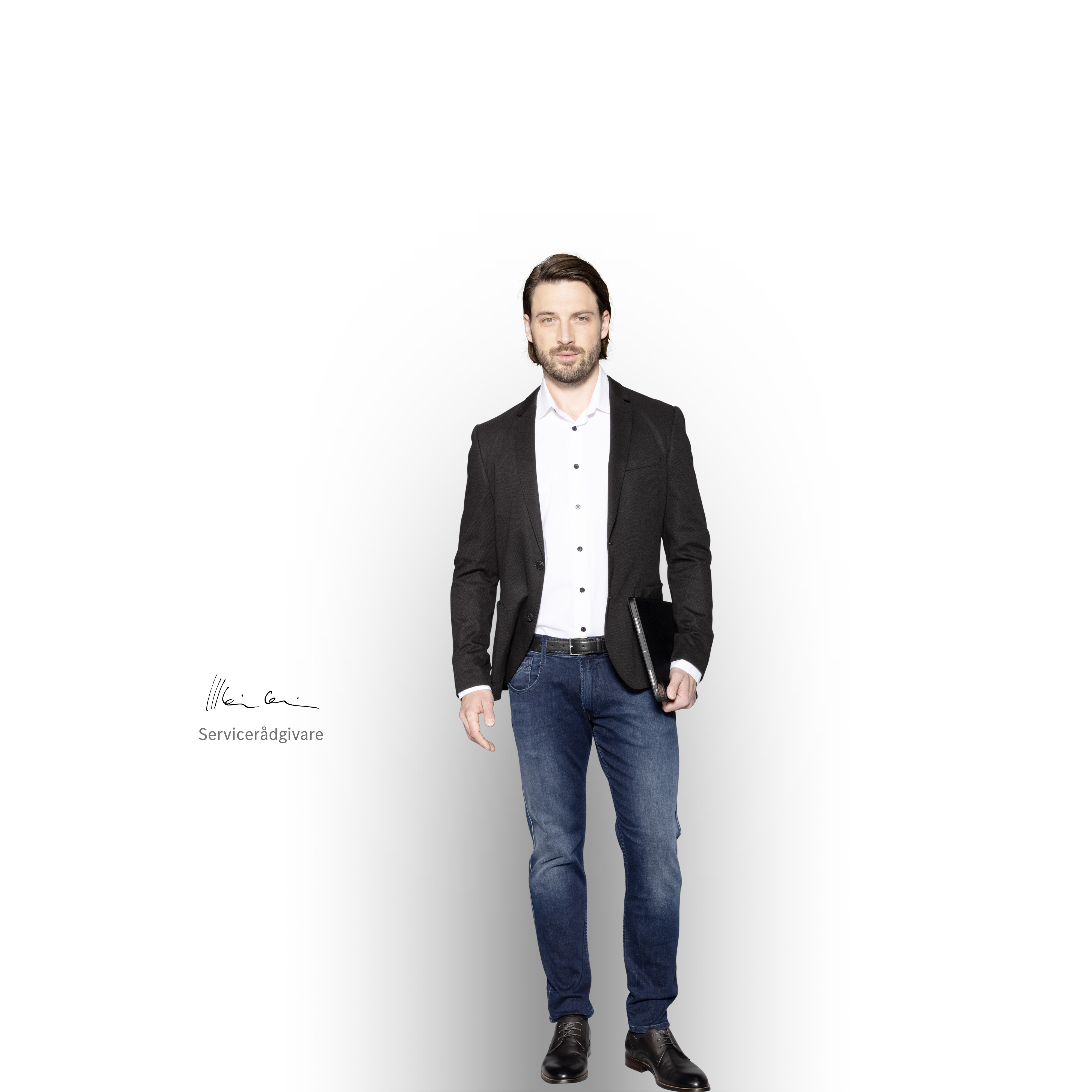 Mercedes-Benz | Transportbilsservice En leende servicerådgivare som är redo att hjälpa dig med din vagnpark med Mercedes-Benz-bilar.