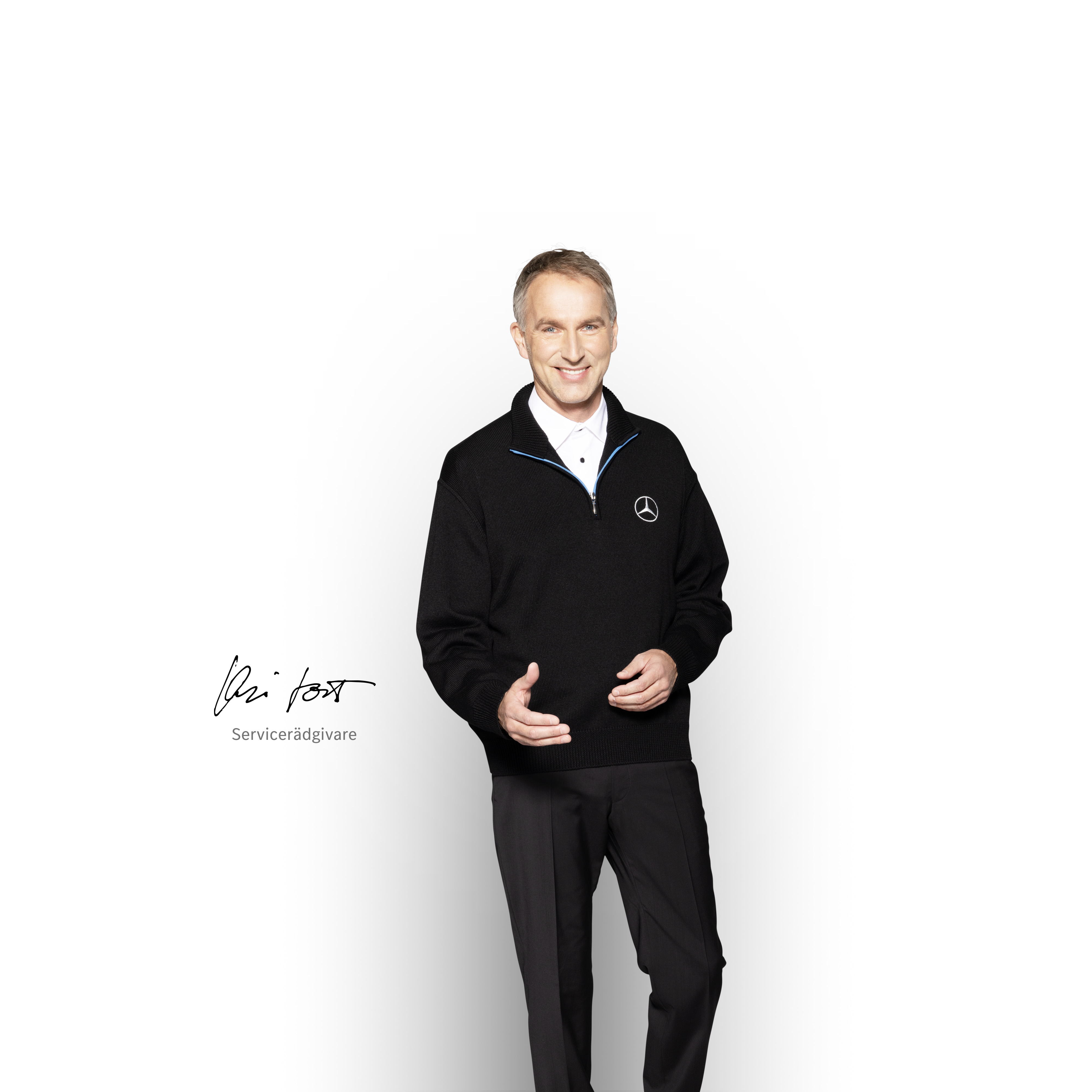 Mercedes-Benz | Service En leende servicerådgivare som säkerställer bästa service för Mercedes-Benz nyttofordon.