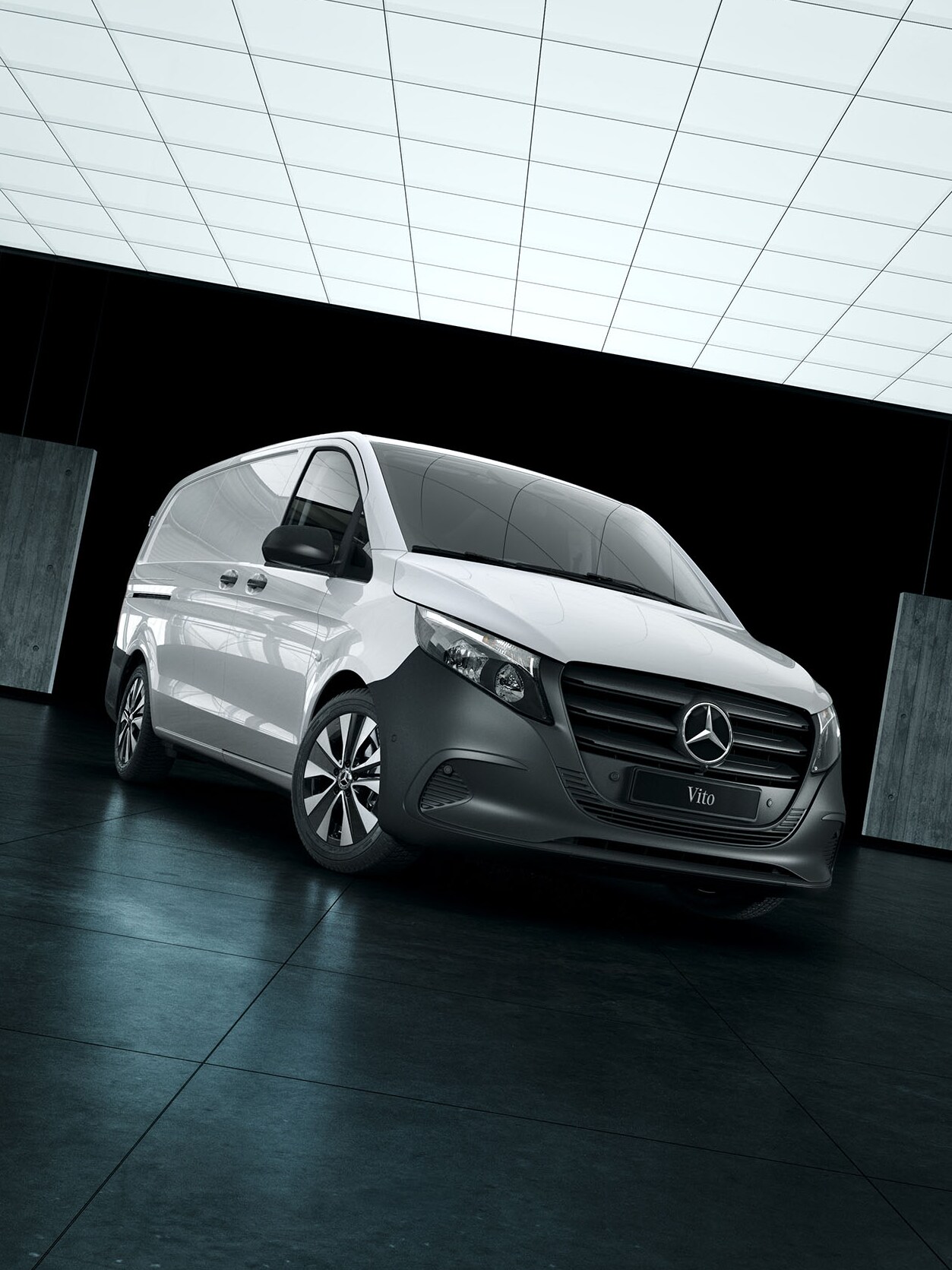 Vit Vito Skåpbil sedd snett framifrån